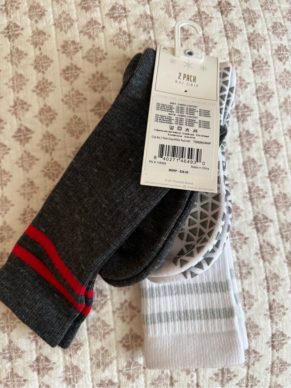 Tavi Pack Pilates/yoga holiday  Grip Socks - Dark Gray & White silver sparkle MD